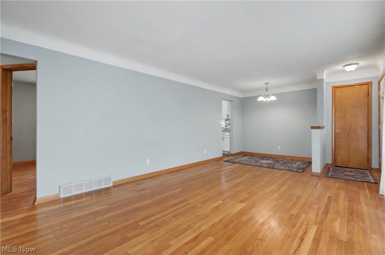 1784 Empire Road, Wickliffe, OH - Photo 3