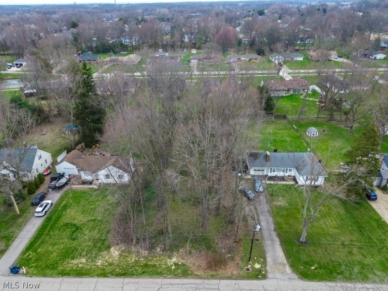 36870 Bauerdale Avenue, Avon, OH - Photo 2