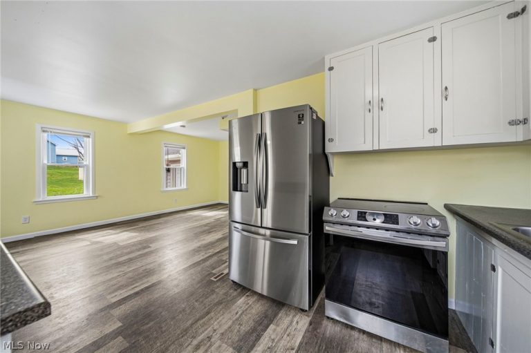 15904 Claridon Troy Road, Burton, OH - Photo 8