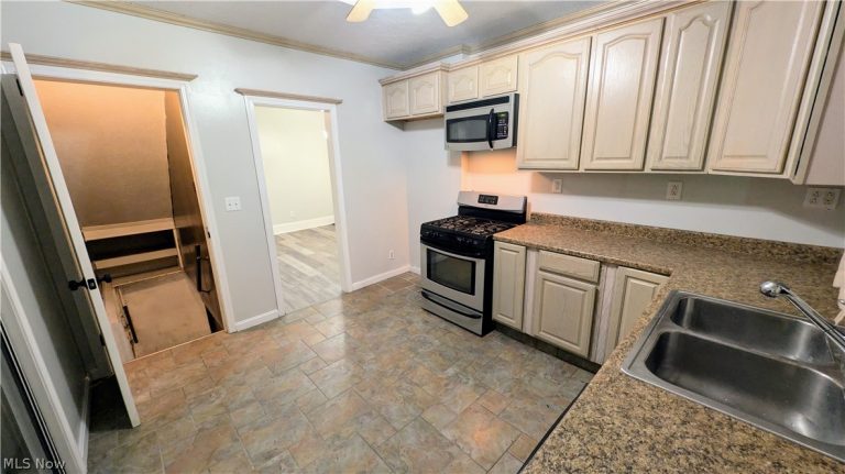 6989 Reed Road, Conneaut, OH - Photo 5