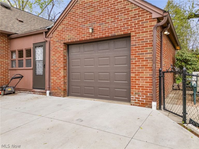 222 Montrose Avenue, Canton, OH - Photo 5