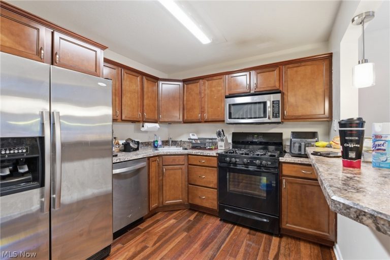 1101 Meadow Run, Copley, OH - Photo 3