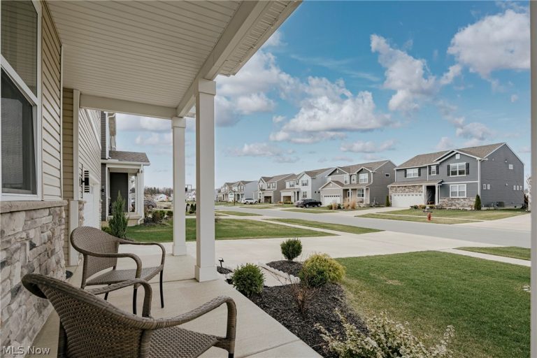 23665 Rebecca Lane, Columbia Station, OH - Photo 3