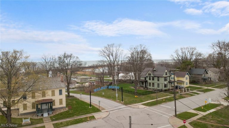231 Lake Avenue, Ashtabula, OH - Photo 2