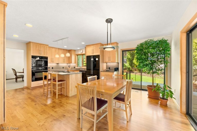 960 Poulsen Drive, Akron, OH - Photo 8