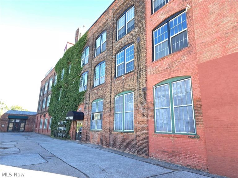 1667 40th Street, Cleveland, OH - Photo 3