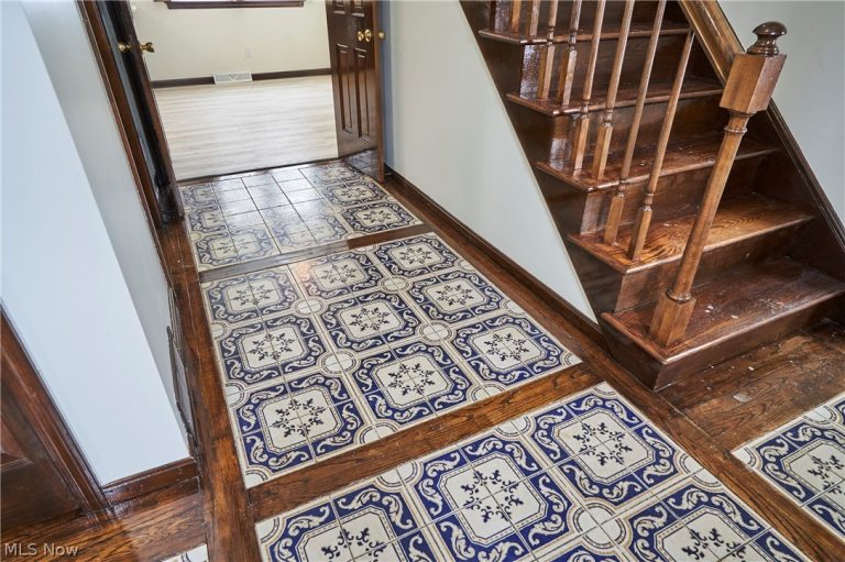 8712 Bradford Lane, Brecksville, OH - Photo 4