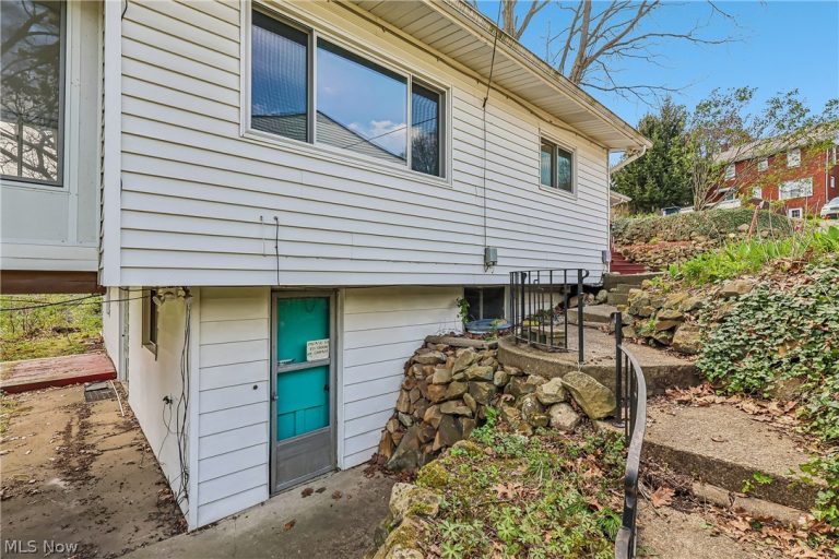 2060 6th Street, Akron, OH - Photo 4