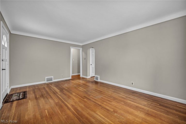 21601 Gardenview Drive, Maple Heights, OH - Photo 6
