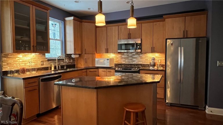 26727 Rue Saint Anne Court, Warrensville Heights, OH - Photo 2