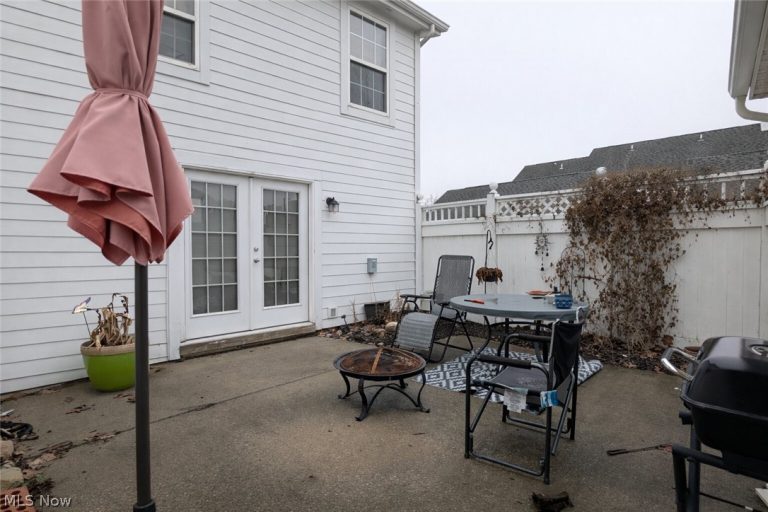 633 Lakeview Drive, Grove City, OH - Photo 3