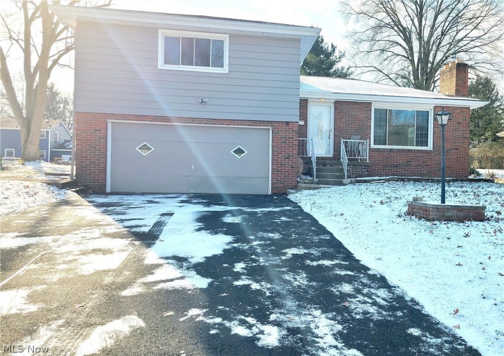 515 Murray Hill Drive, Youngstown, OH