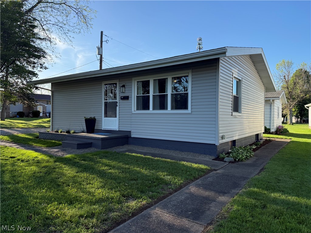 1127 Schell Avenue, New Philadelphia, OH