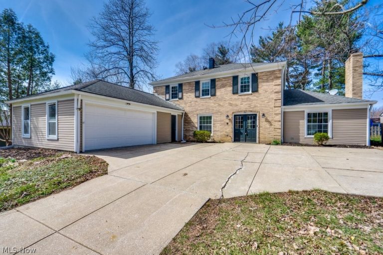 292 Parkview Drive, Aurora, OH - Photo 2