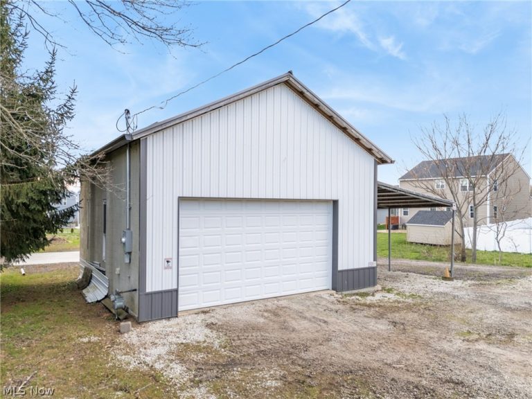 9865 Cleveland Avenue, Uniontown, OH - Photo 3