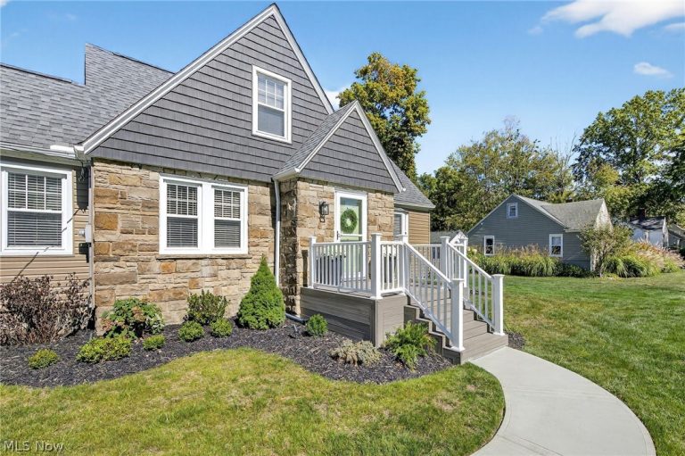 39119 Johnnycake Ridge Road, Willoughby, OH - Photo 2