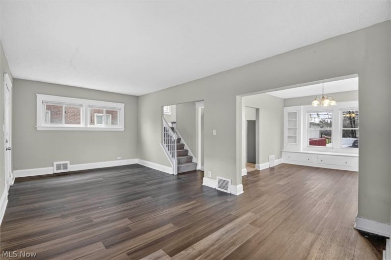 12912 Maplerow Avenue, Garfield Heights, OH - Photo 4