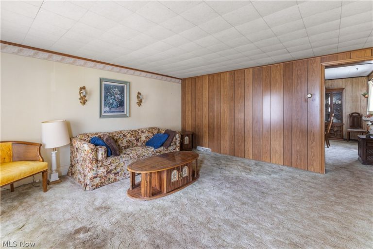 210 Grant Street, Newell, WV - Photo 4