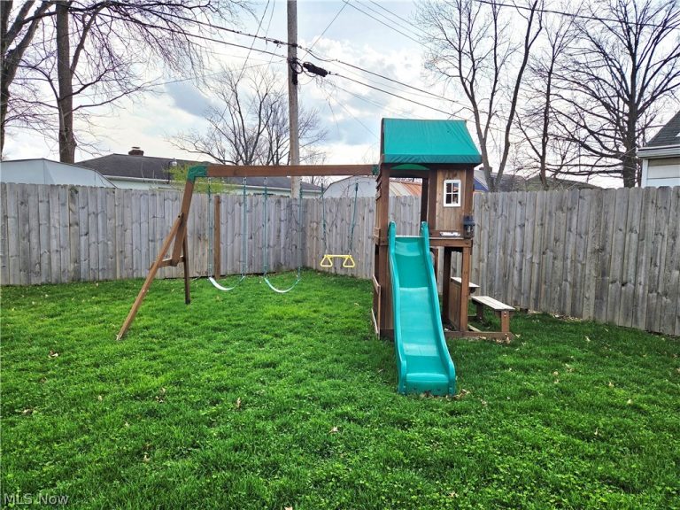 659 Weller Road, Elyria, OH - Photo 6