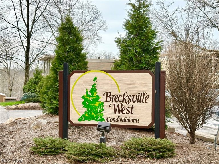 6770 Chaffee Court #Q1, Brecksville, OH - Photo 2
