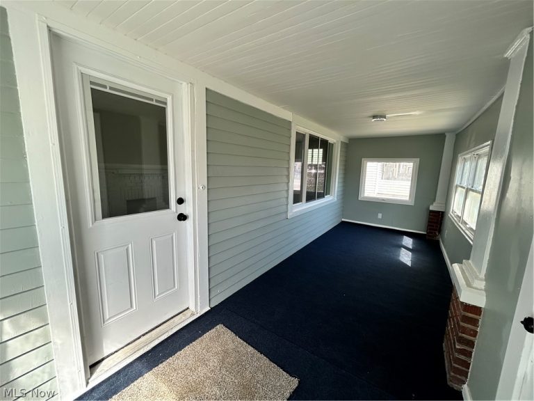 13623 Thornhurst Avenue, Garfield Heights, OH - Photo 5