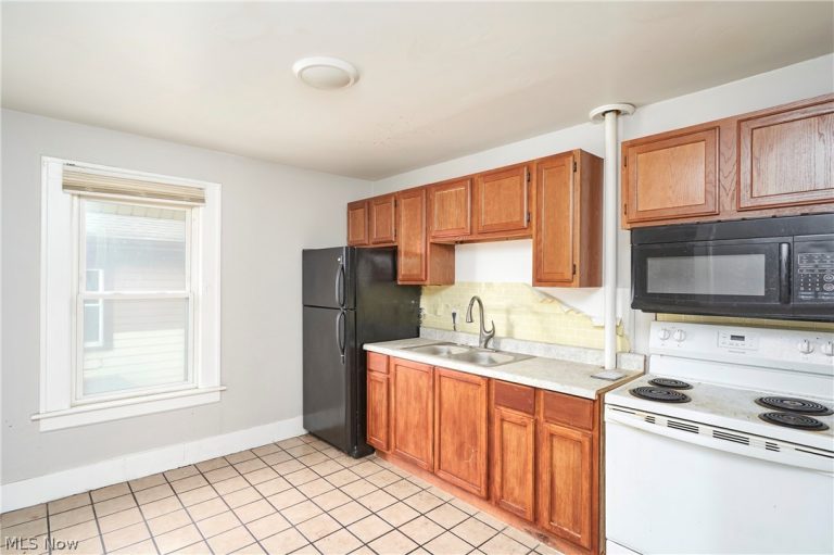 772 Brown Street, Akron, OH - Photo 5