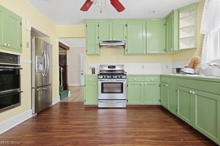 2145 Cherry Avenue, Alliance, OH - Photo 8