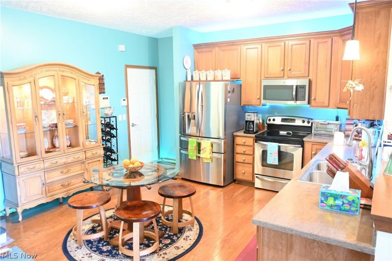 3932 Courtyard Drive, Lorain, OH - Photo 4