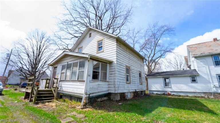 318 11th Street, Elyria, OH - Photo 3