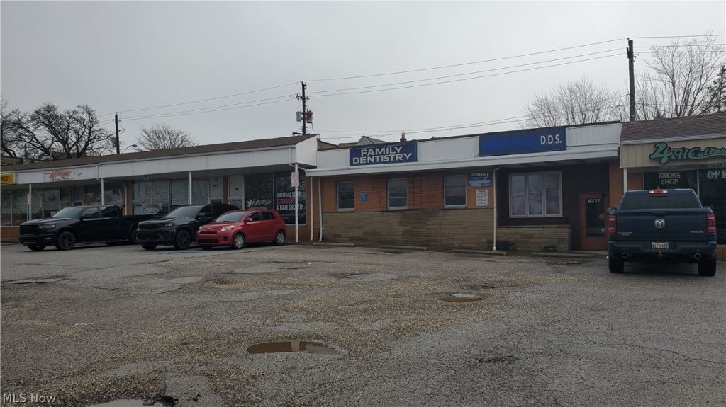 5237 Warrensville Center Road, Maple Heights, OH