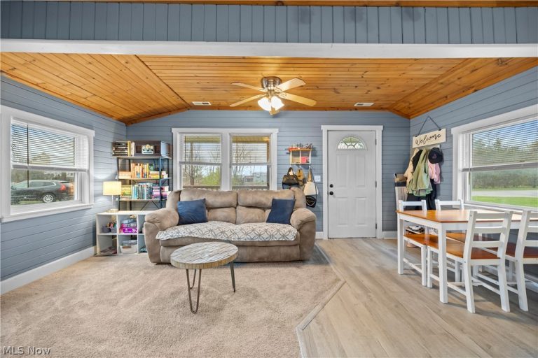 4556 Hawthorne Avenue, Sheffield Lake, OH - Photo 8