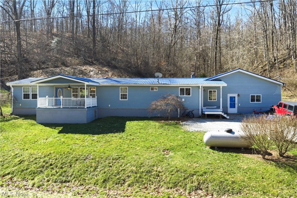 1201 Congress Road, Belpre, OH
