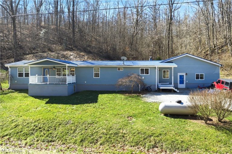 1201 Congress Road, Belpre, OH, 45714