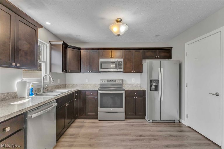 38145 French Creek Road, Avon, OH - Photo 8