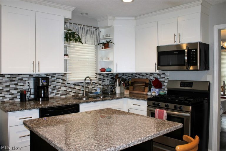 1936 Revere Road, Cleveland Heights, OH - Photo 5