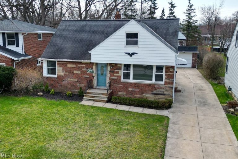 5404 Beacon Road, Lyndhurst, OH - Photo 5