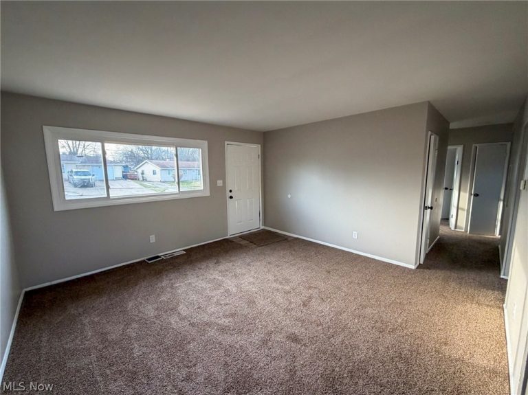 3232 Elmhill Drive, Warren, OH - Photo 6