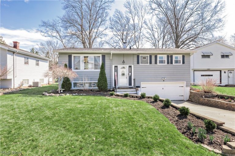 3529 Hunter Drive, North Olmsted, OH, 44070