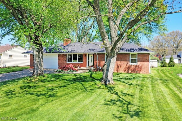 2548 Hilltop Drive, Poland, OH - Photo 2