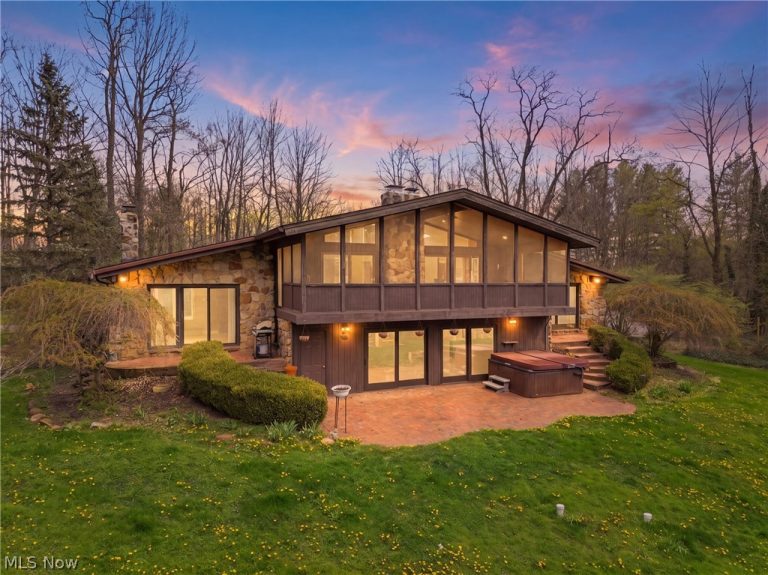 9715 Stafford Road, Chagrin Falls, OH - Photo 2