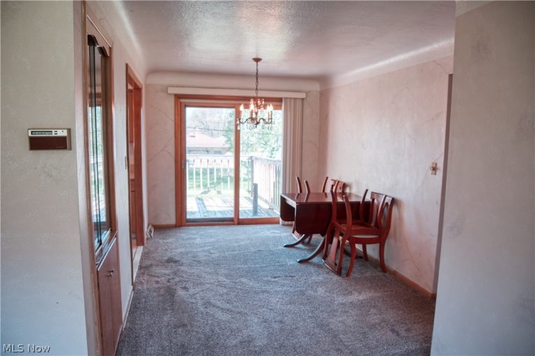 333 Ridgewood Drive, Seven Hills, OH - Photo 2