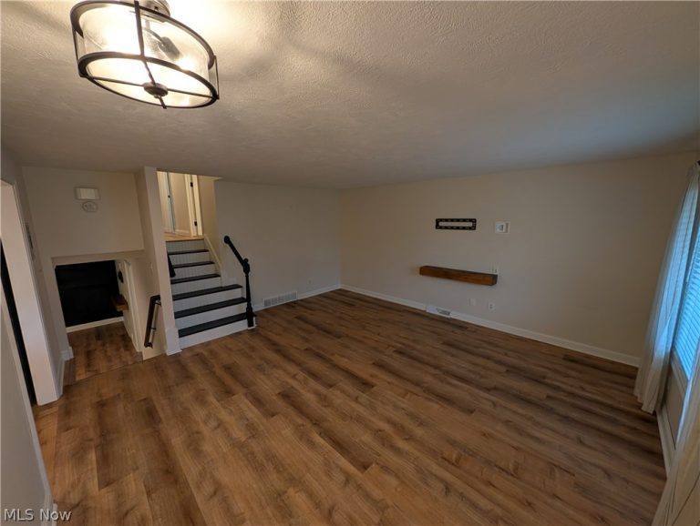 8645 Courtland Drive, Strongsville, OH - Photo 2