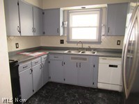 249 Roosevelt Avenue, Elyria, OH - Photo 8