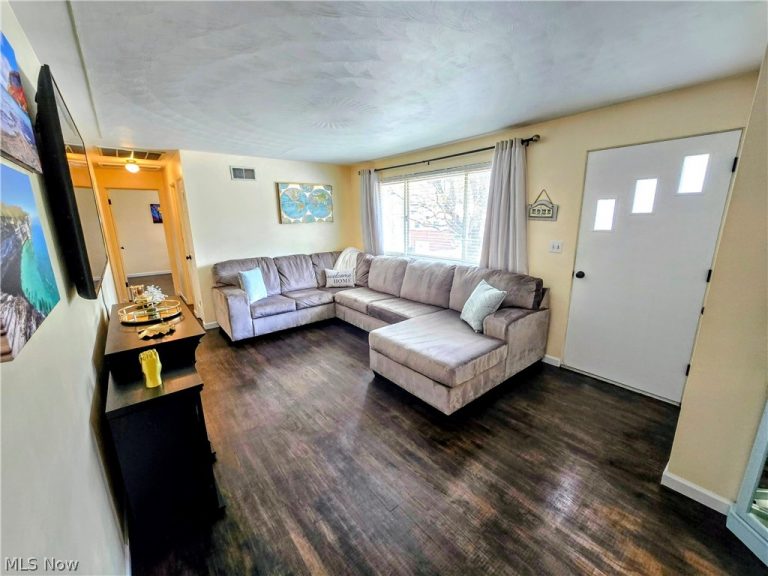108 Theresa Drive, Weirton, WV - Photo 3