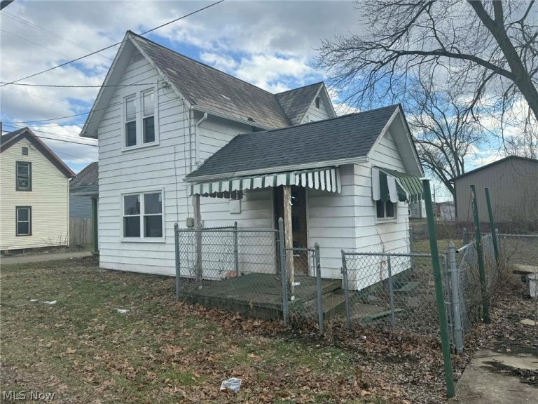 230 2nd Drive, New Philadelphia, OH, 44663