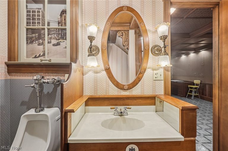 1870 Dallas Avenue, Akron, OH - Photo 6