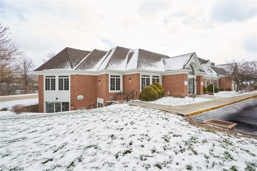 799 White Pond Drive #E, Akron, OH