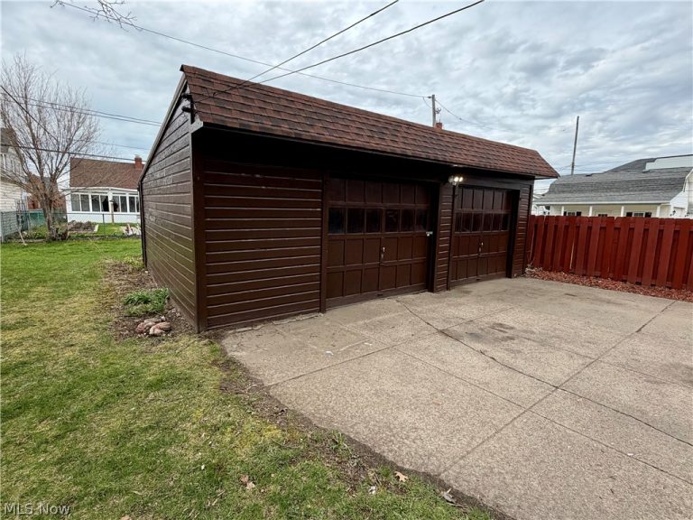 7414 Dartworth Drive, Parma, OH - Photo 4