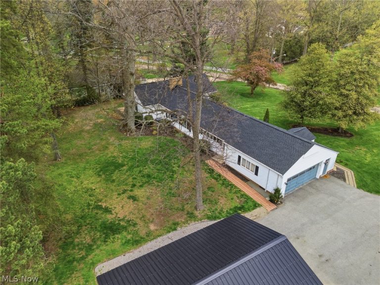 905 Mohawk Trail, Hartville, OH - Photo 2