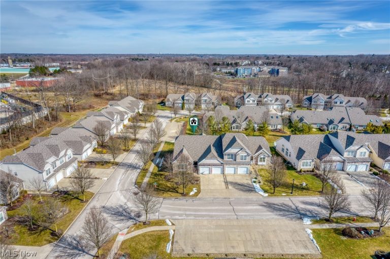 3489 Cobblestone Lane, Cuyahoga Falls, OH - Photo 6